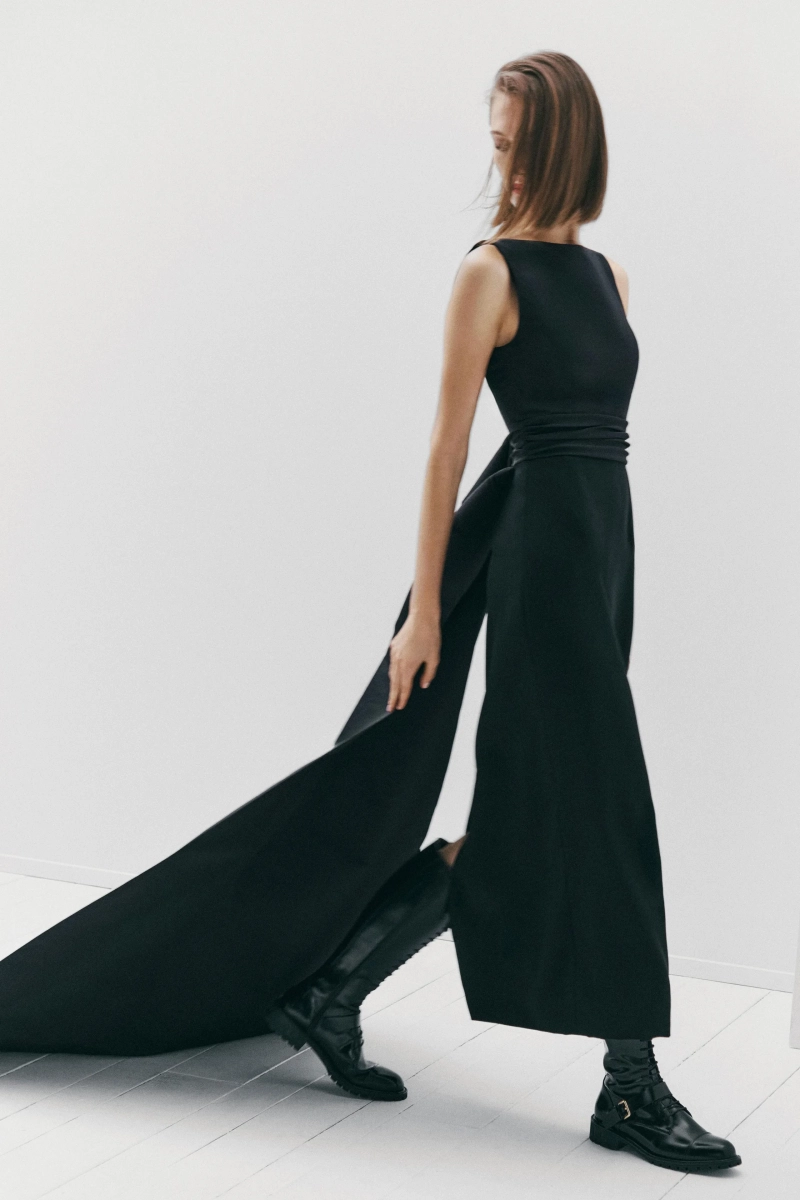 00024-carolina-herrera-prefall-2026-credit-brand.webp