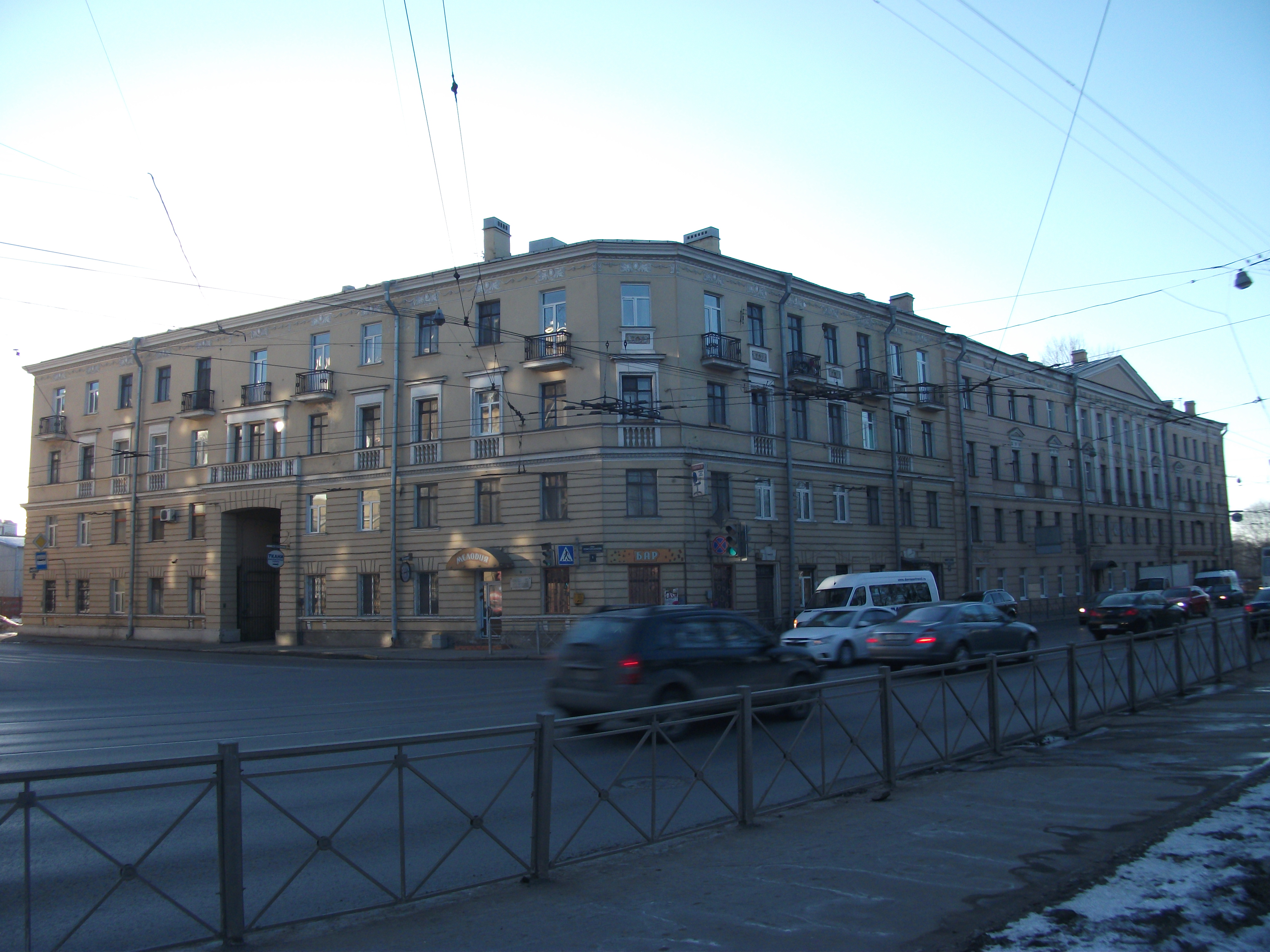 Обуховской Обороны 13 и 15.JPG