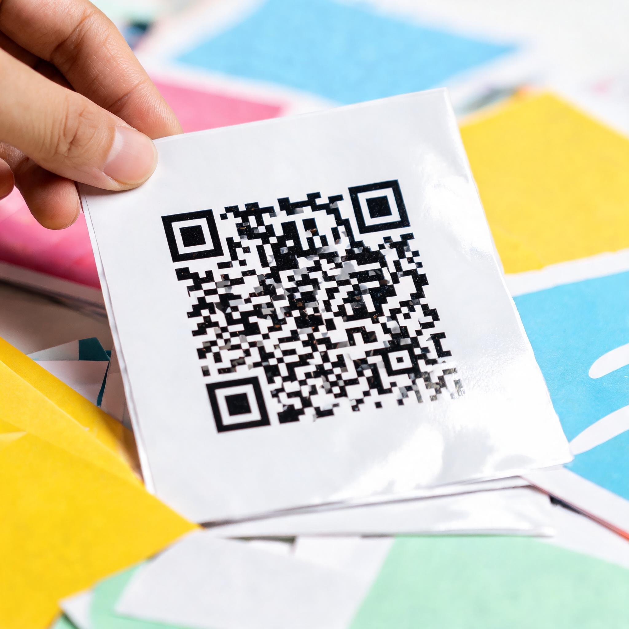 QR-код на листовке, интеграция печатных материалов с digital-маркетингом и онлайн-воронкой