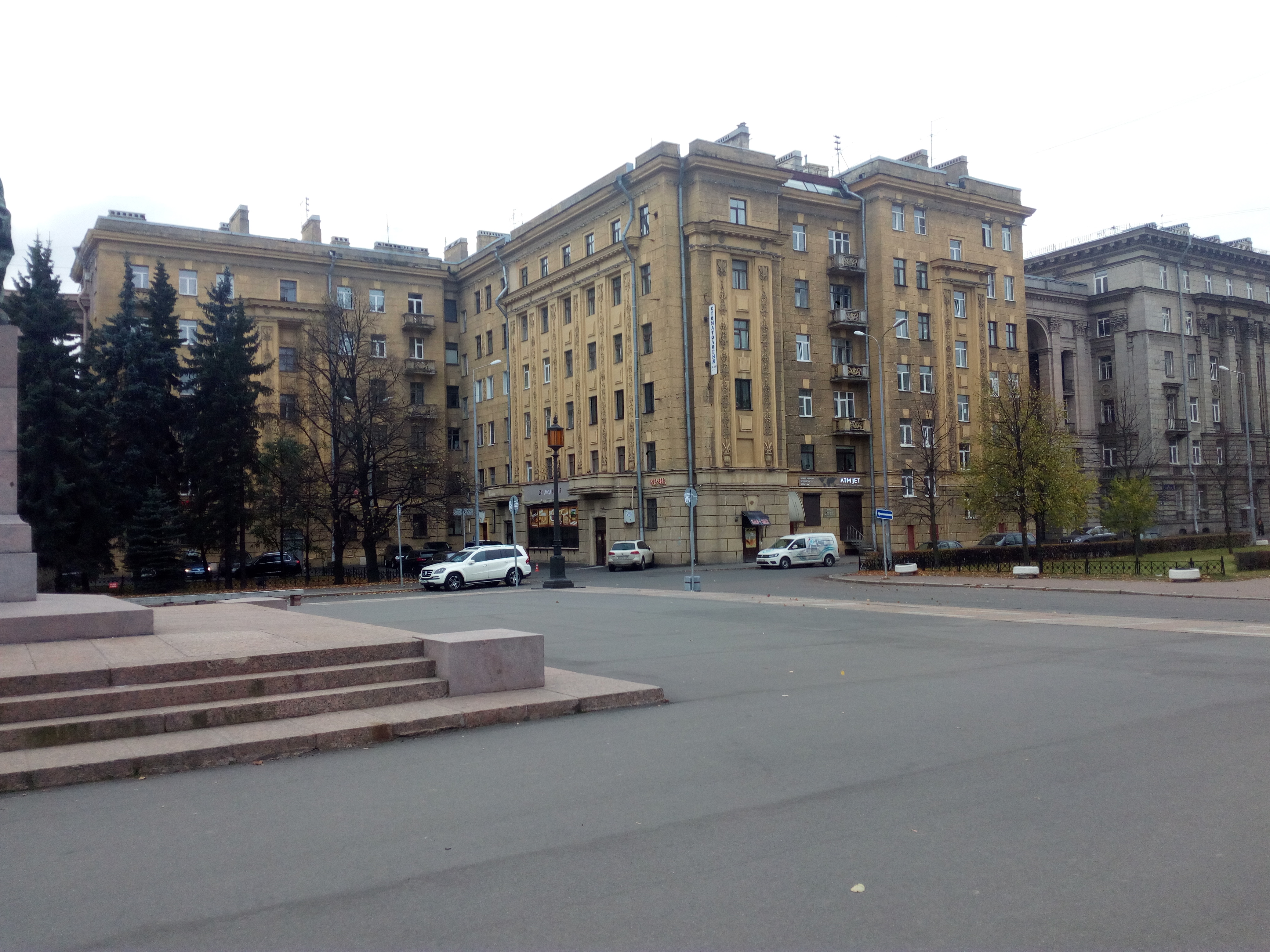 пл. Чернышевского, 2