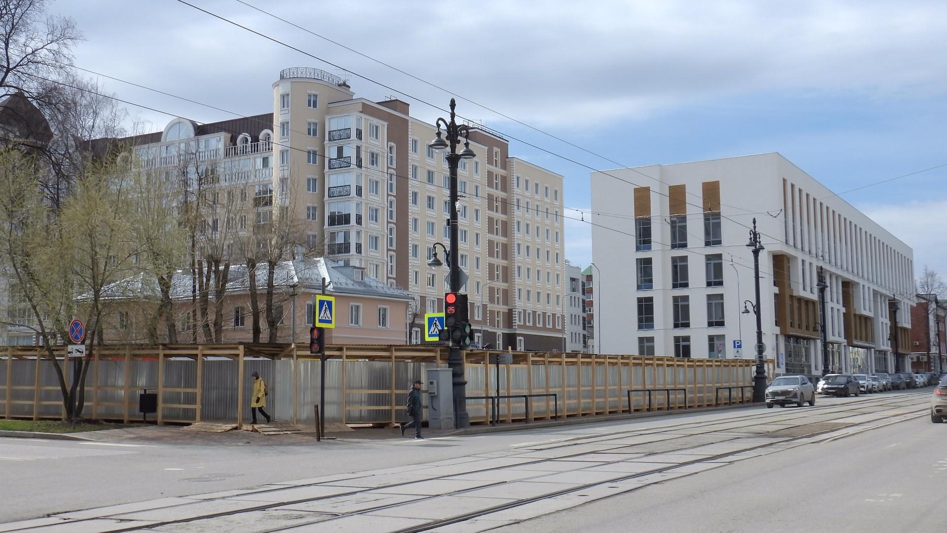 На Ленина в Перми началась стройка рядом с новой поликлиникой