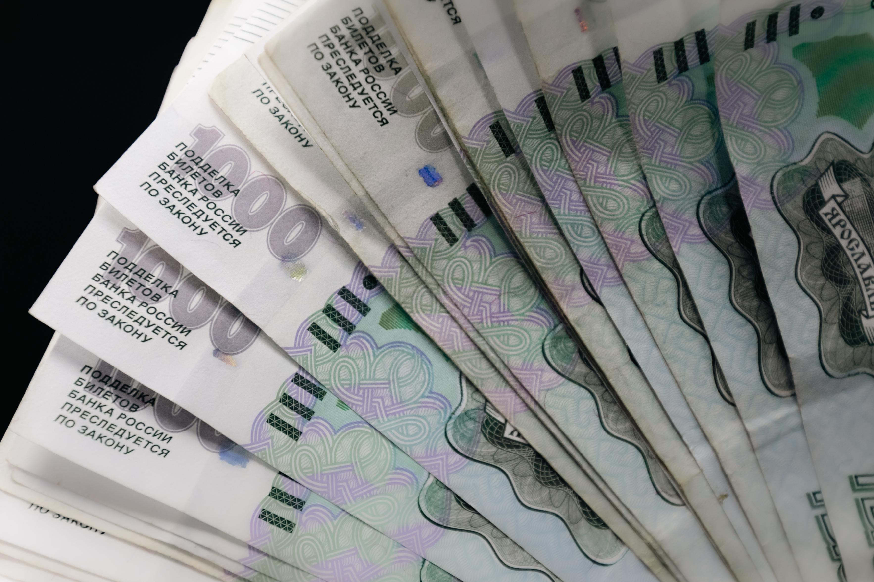 Россияне активно снимают наличные: причины и рекомендации экспертов
