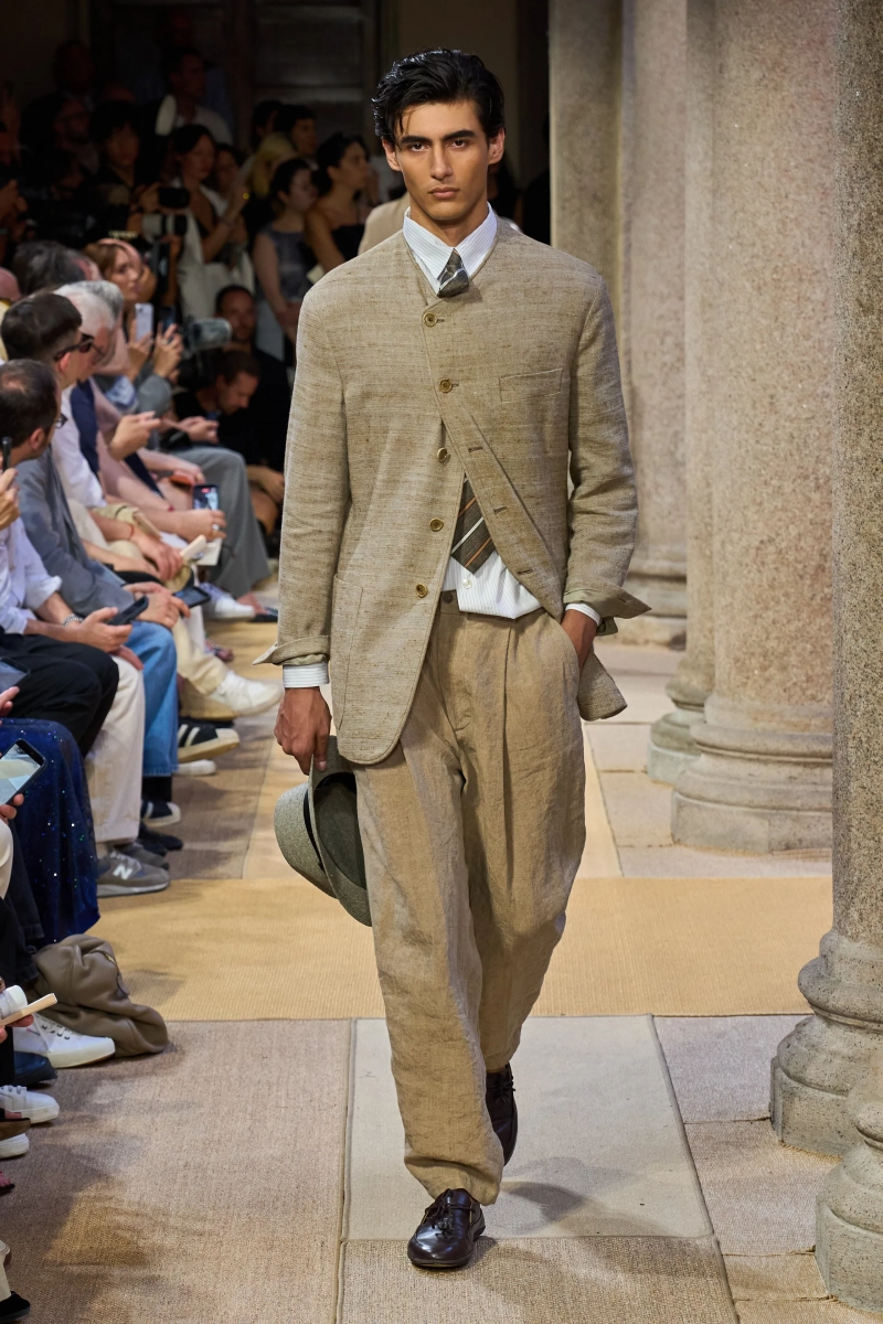 00041-giorgio-armani-spring-2027-menswear-credit-gorunway.webp