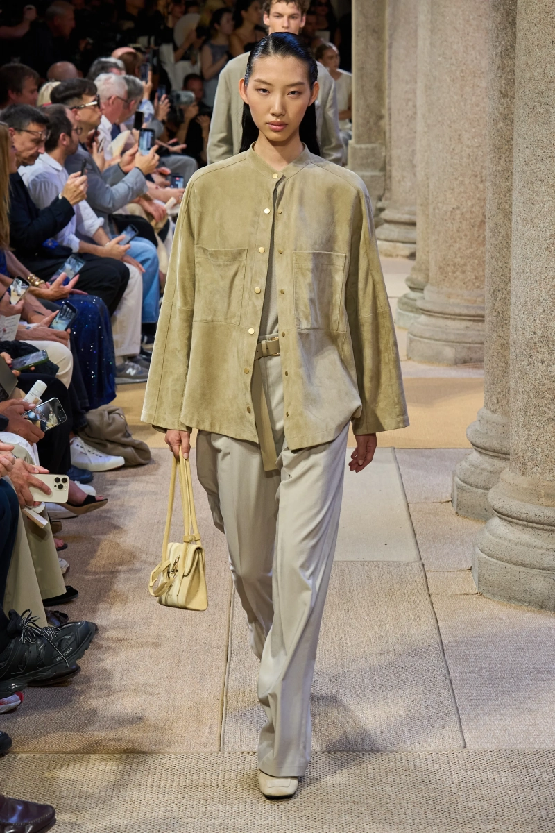 00006-giorgio-armani-resort-2027-credit-gorunway.webp