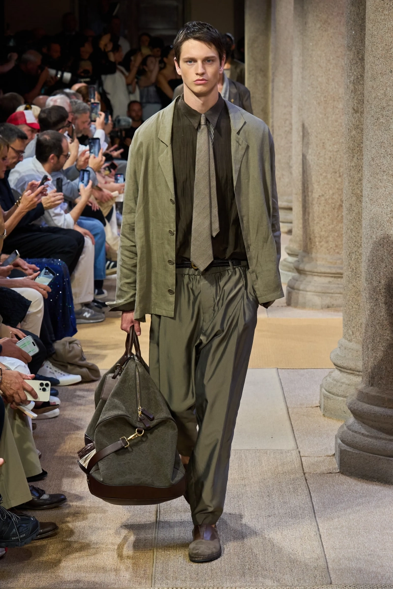 00005-giorgio-armani-spring-2027-menswear-credit-gorunway.webp