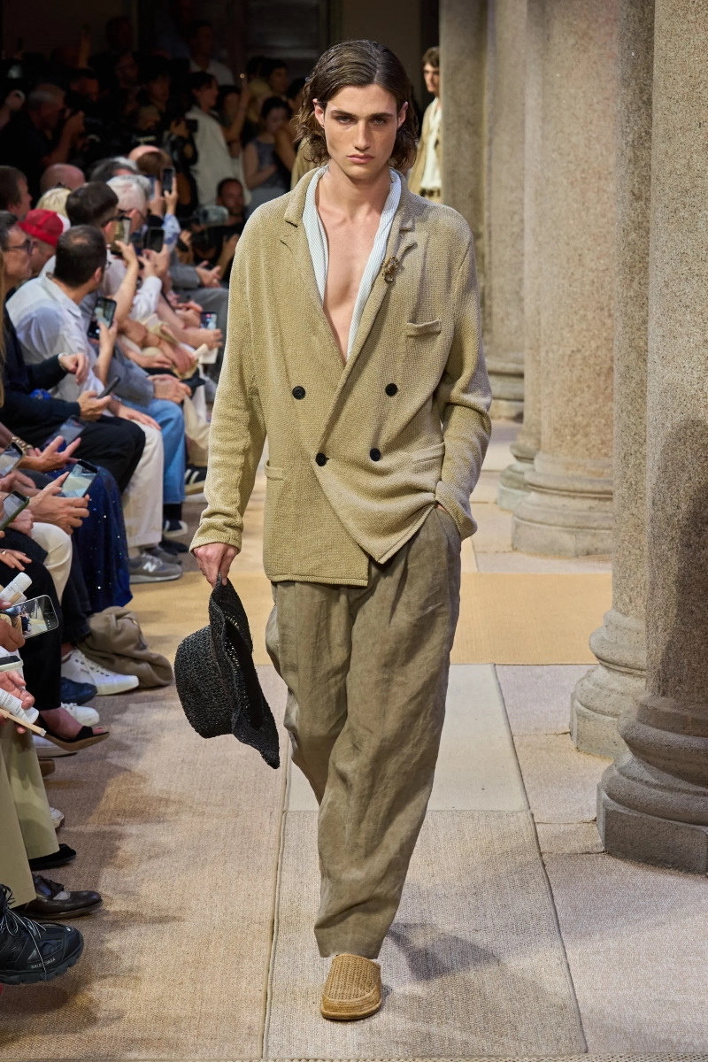 00019-giorgio-armani-spring-2027-menswear-credit-gorunway.webp