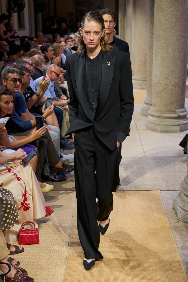 00035-giorgio-armani-resort-2027-credit-gorunway.webp