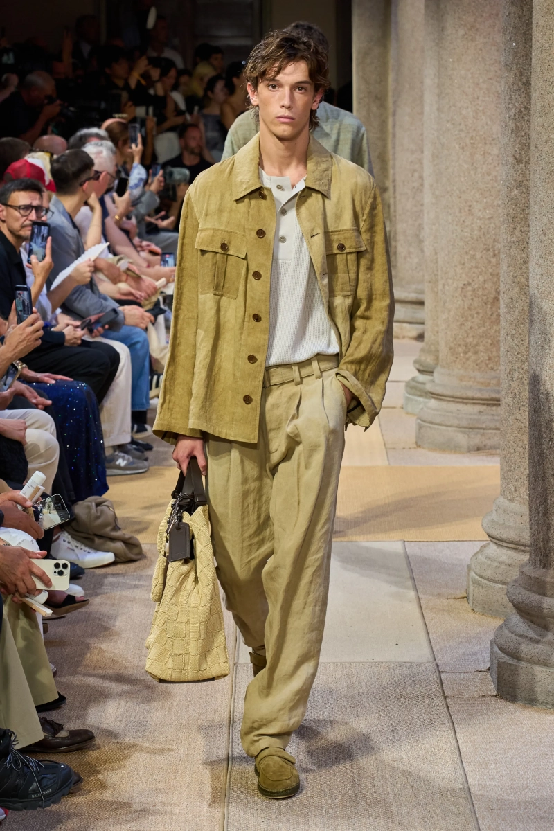 00015-giorgio-armani-spring-2027-menswear-credit-gorunway.webp