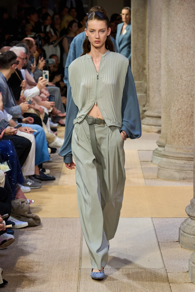 00021-giorgio-armani-resort-2027-credit-gorunway.webp