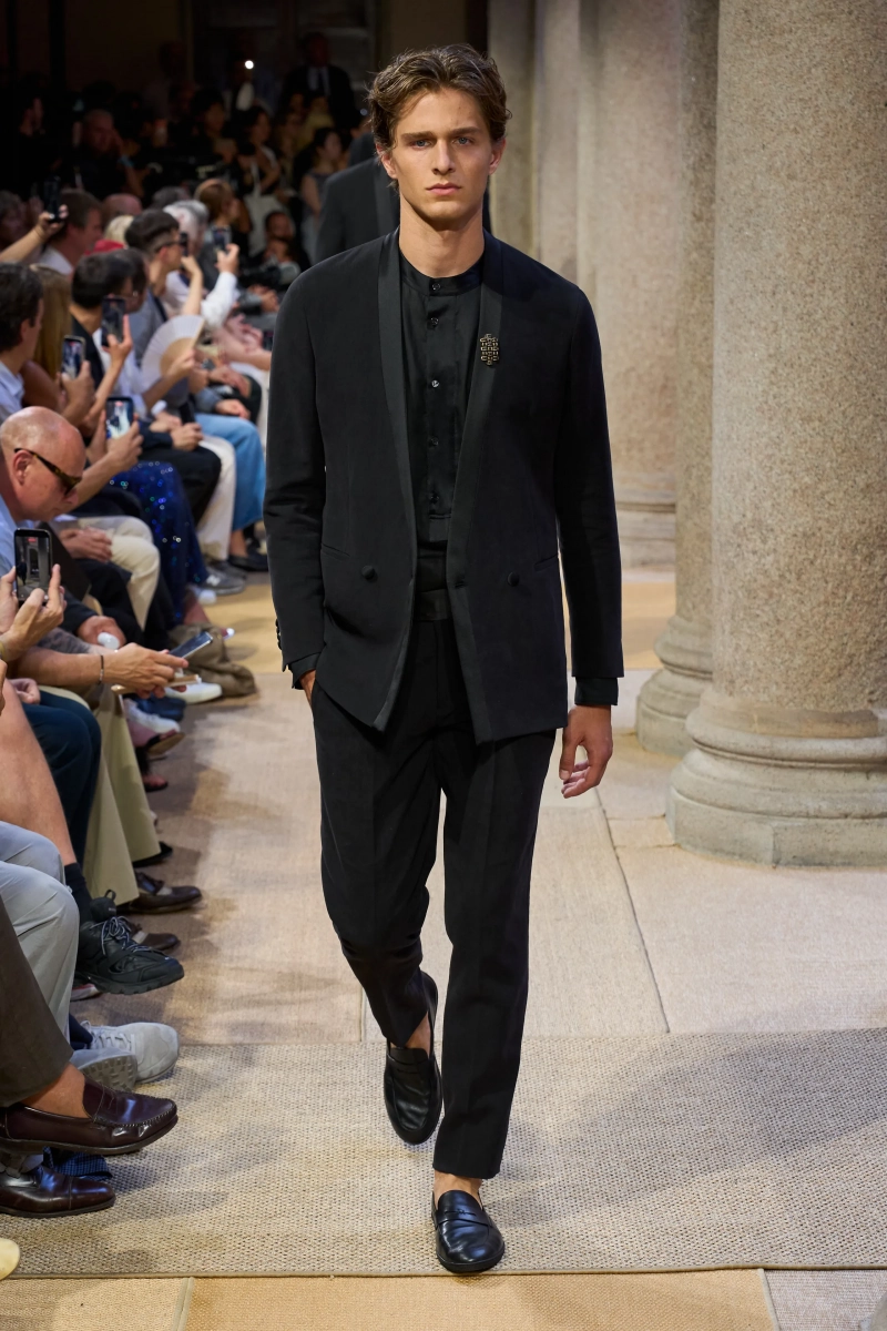 00155-giorgio-armani-spring-2027-menswear-credit-gorunway.webp