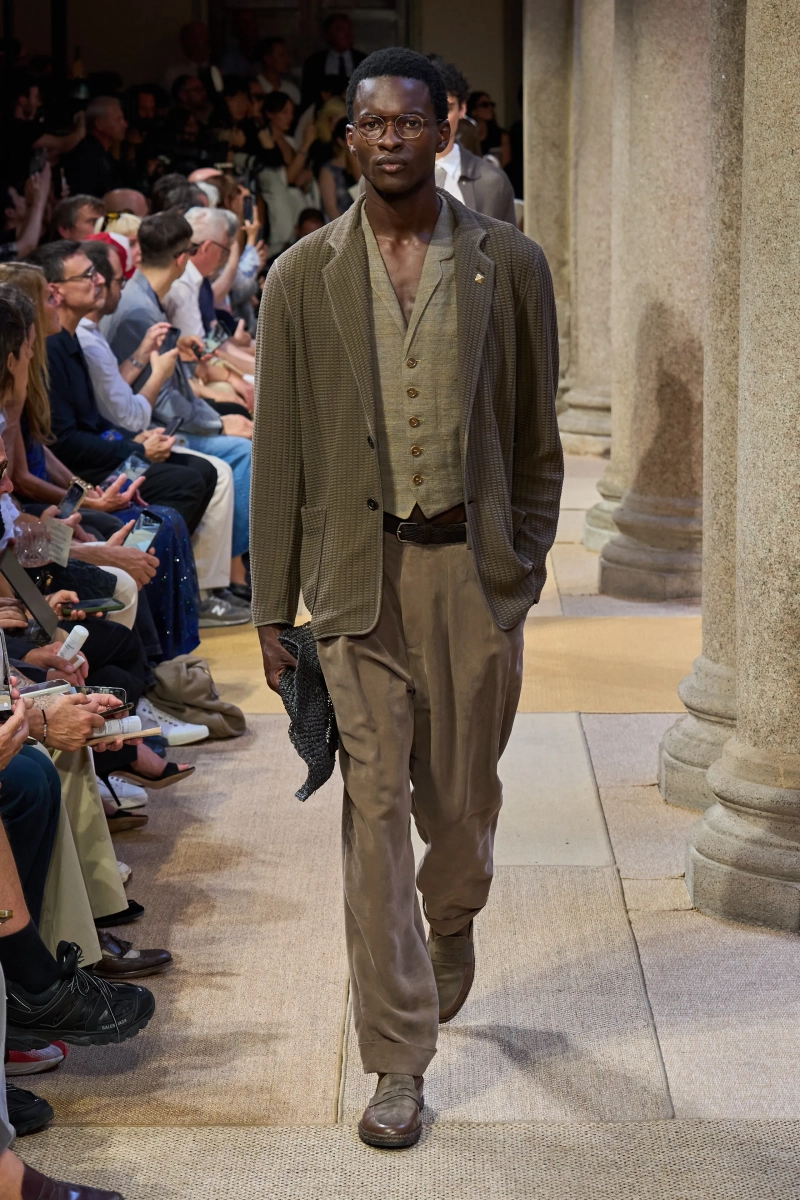 00058-giorgio-armani-spring-2027-menswear-credit-gorunway.webp