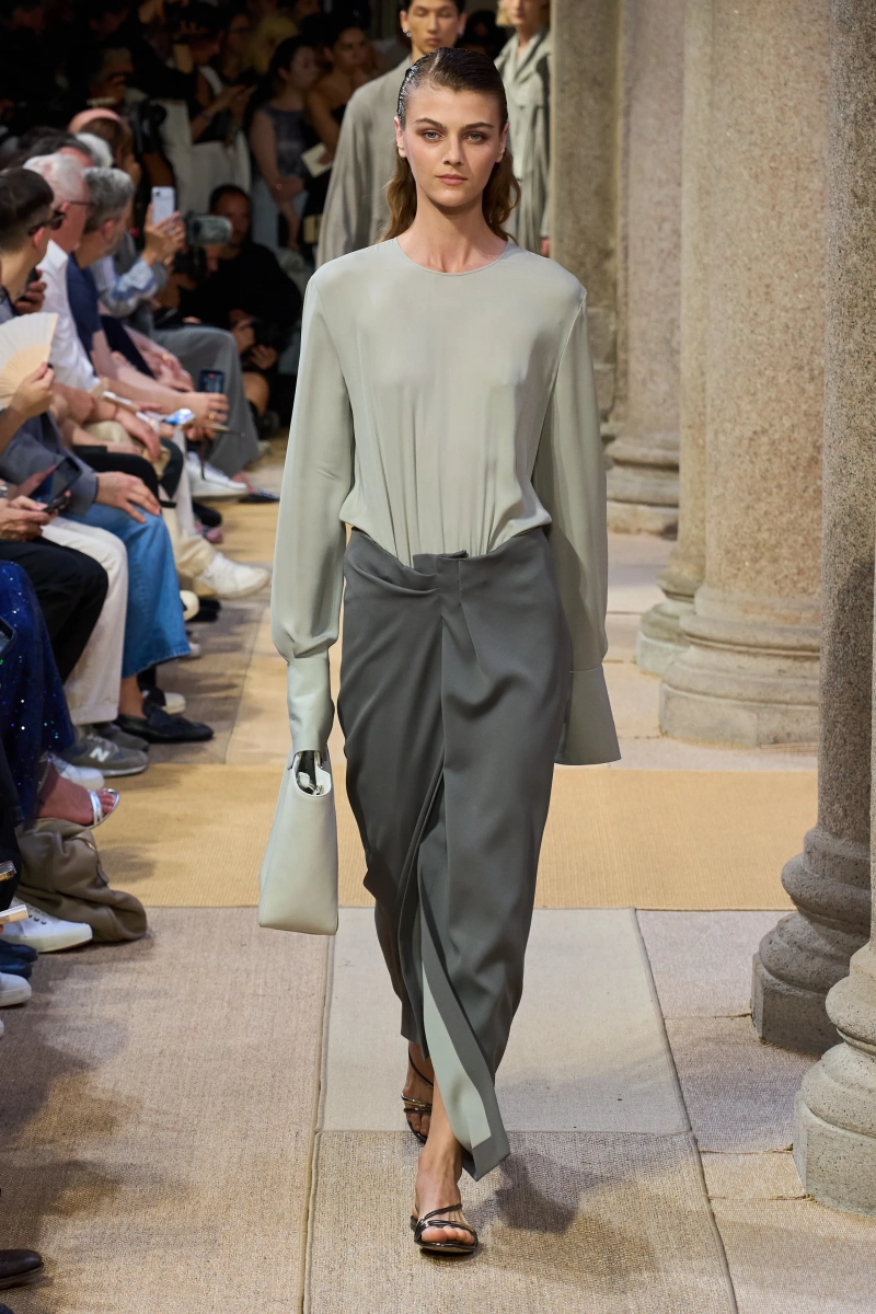 00085-giorgio-armani-spring-2027-menswear-credit-gorunway.webp