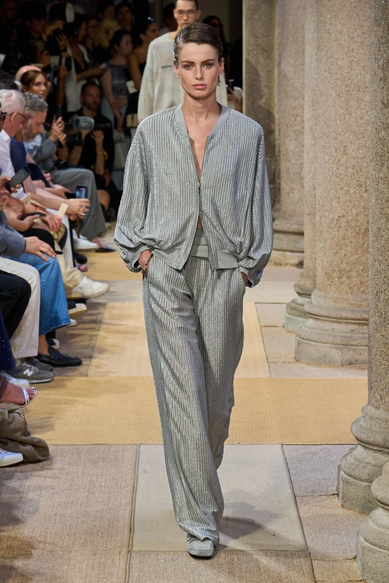 00017-giorgio-armani-resort-2027-credit-gorunway.webp