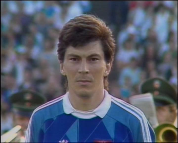 UEFA.Euro.1988.06.15.IRL-USSR.576p25.EN.ES.INT.mkv_000173520.png