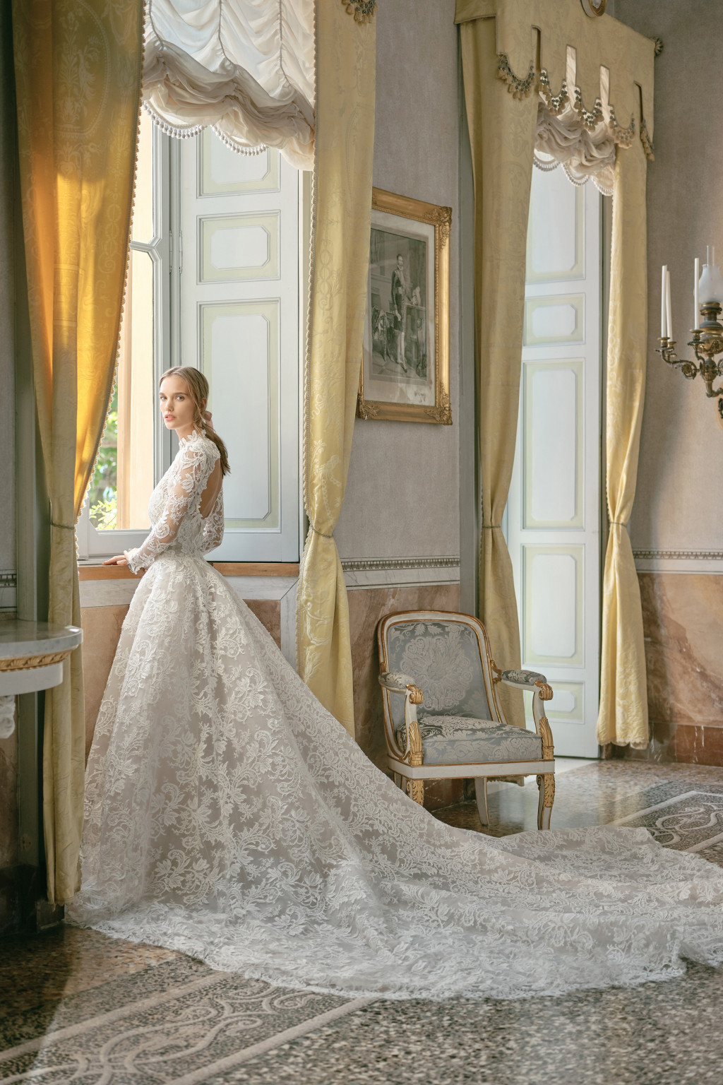 00010-Monique-Lhuillier- New-York-Bridal-Fall-2020-credit-KT-Merry.jpg