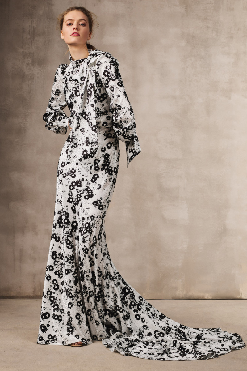 00001-Monique-Lhuillier-Fall-20-RTW-Credit-Stas-Komarovski.jpg