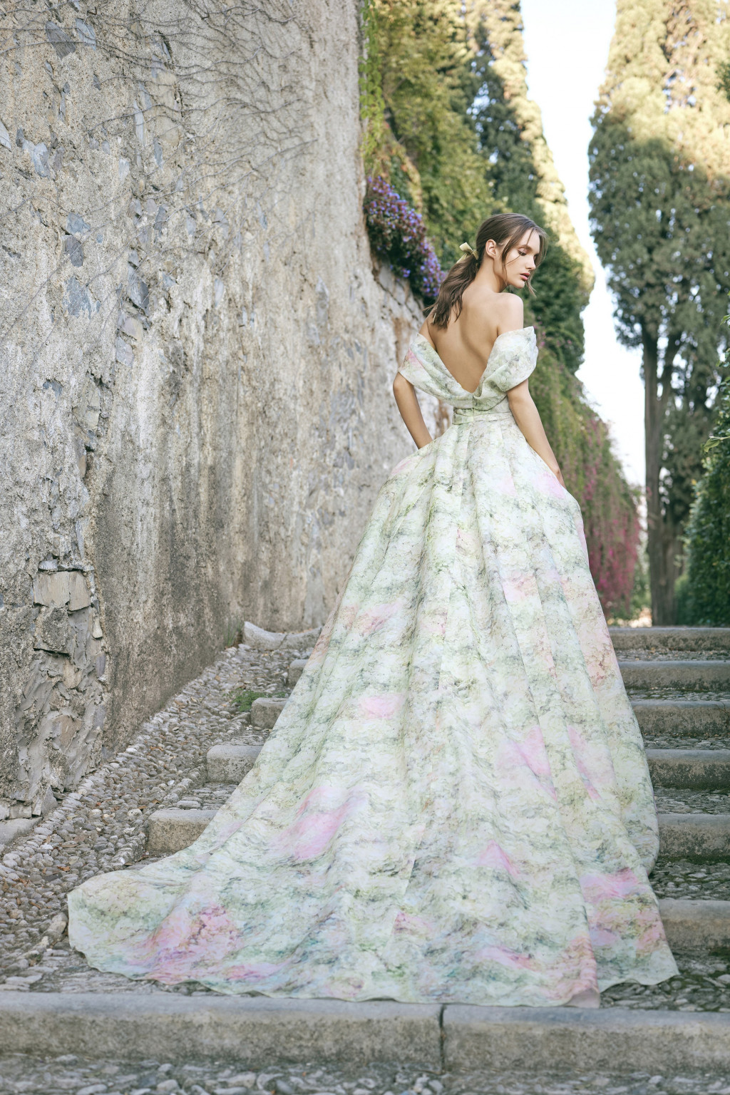 00004-Monique-Lhuillier- New-York-Bridal-Fall-2020-credit-KT-Merry.jpg