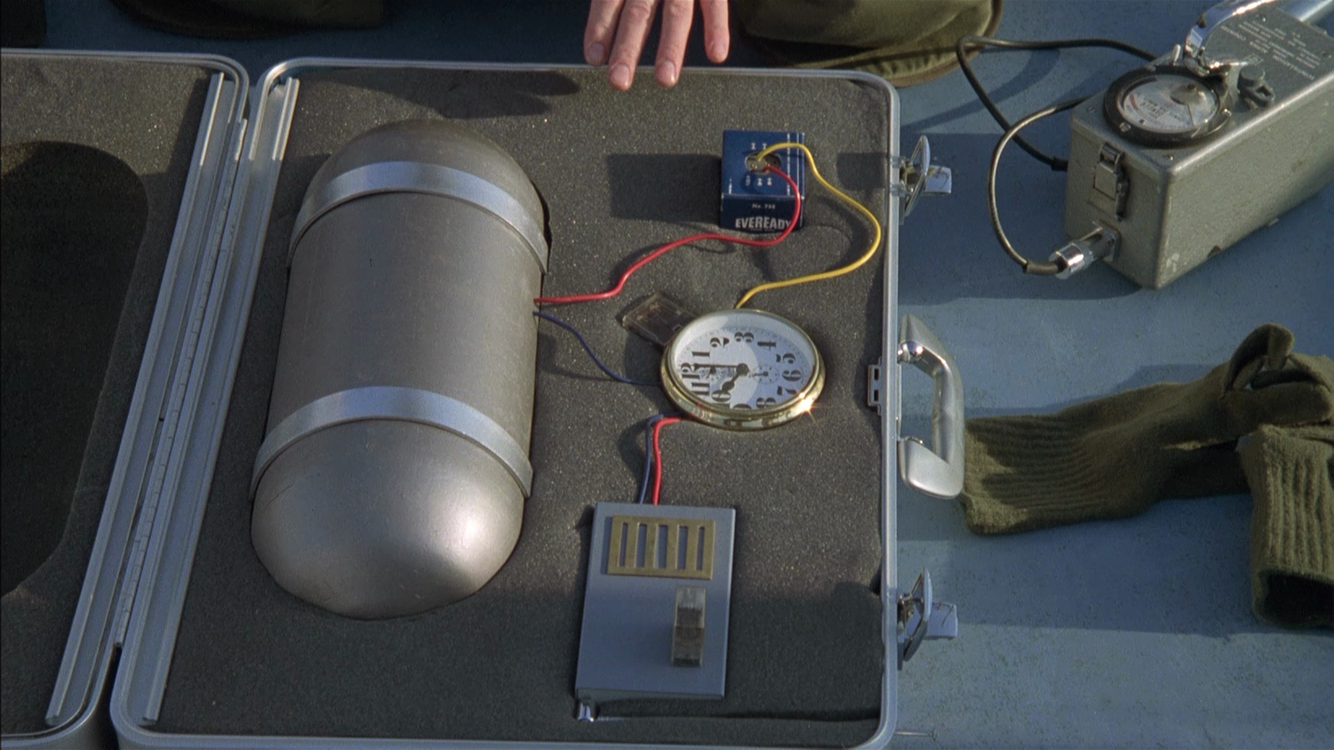 Wrong.Is.Right.1982.Imprint.BDRemux.1080p.mkv_20260704_154449.527.png