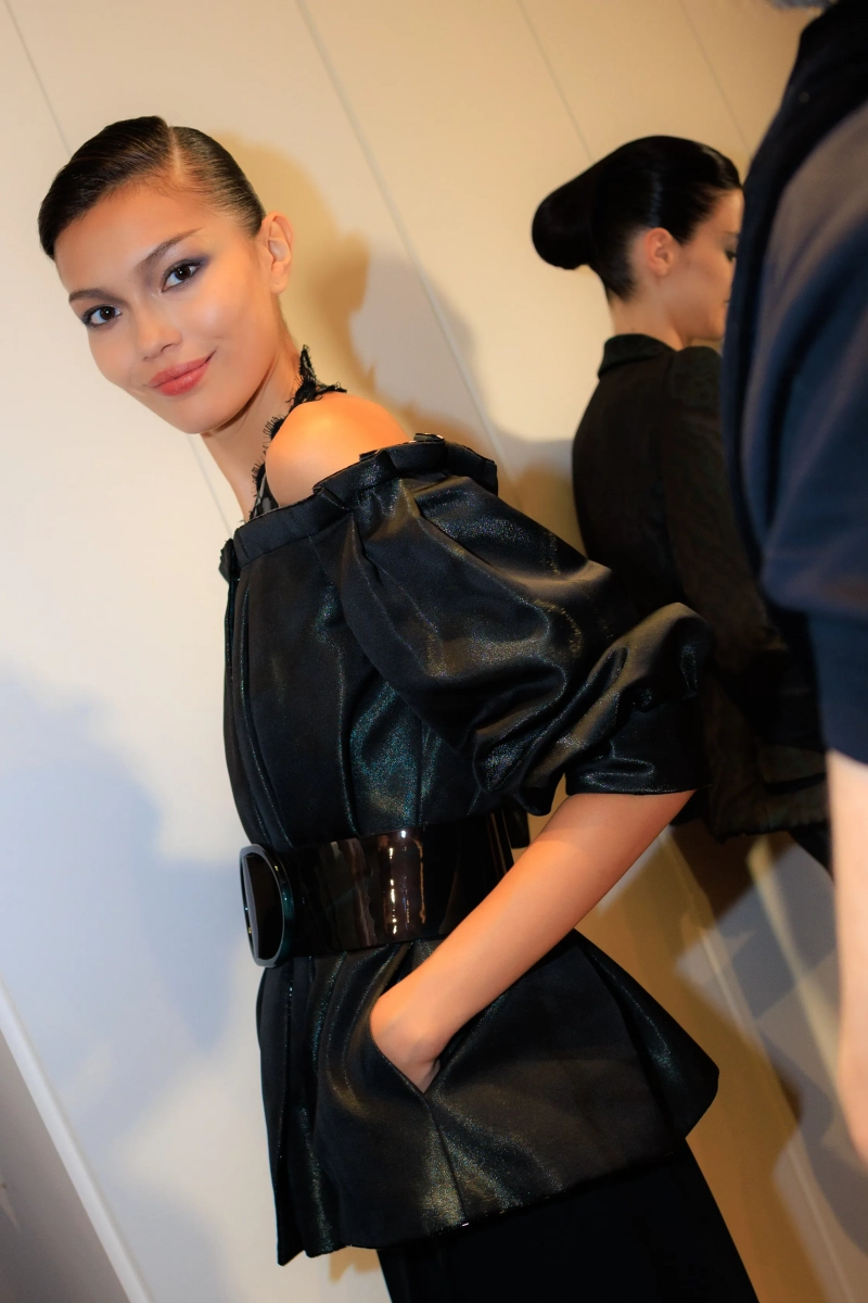 ARMANIPRIVE_PARISCOUTUREFW26_BACKSTAGE_ACIELLE_15.webp