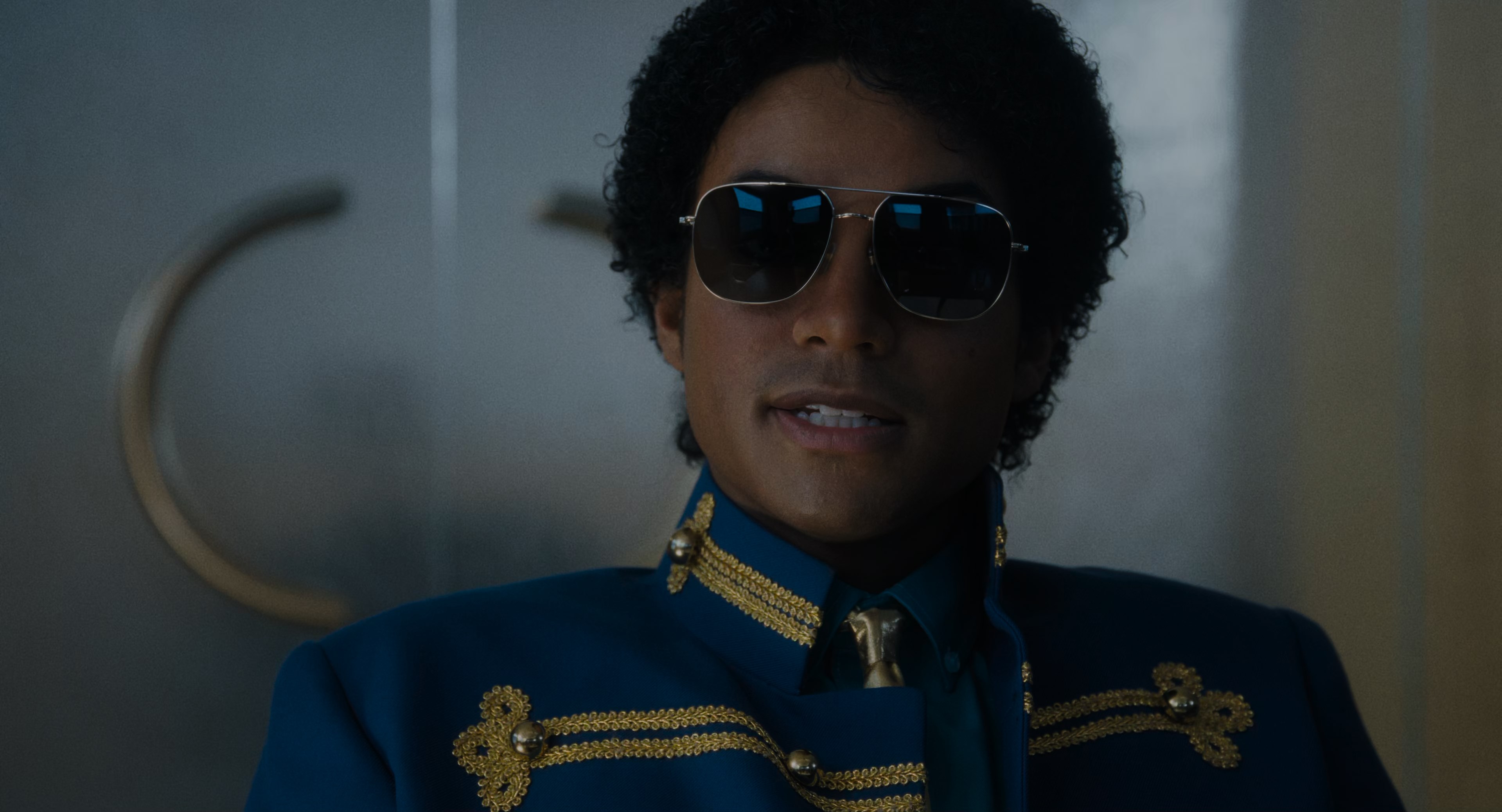 Michael (2026) BDRip 2160p-NVENC 10 bit [HDR].mkv_snapshot_00.52.23.135.jpg