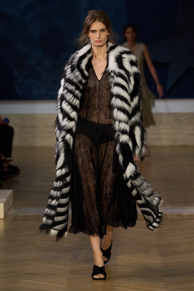 00022-fendi-fall-2026-couture-credit-gorunway.webp