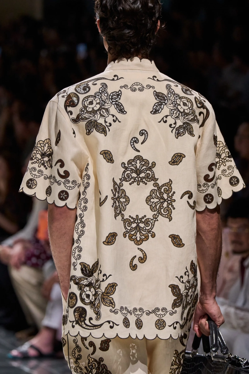 00099-dolce-and-gabbana-spring-2027-menswear-details-credit-gorunway.webp