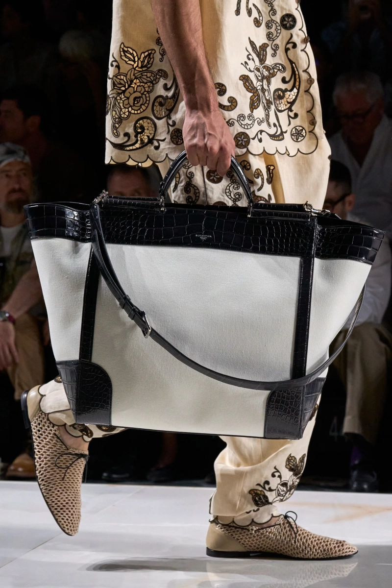 00098-dolce-and-gabbana-spring-2027-menswear-details-credit-gorunway.webp