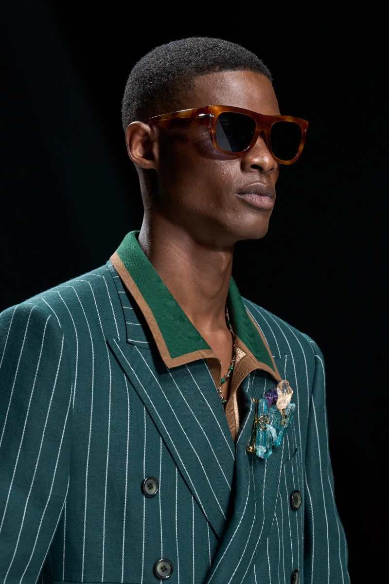 00187-dolce-and-gabbana-spring-2027-menswear-details-credit-gorunway.webp