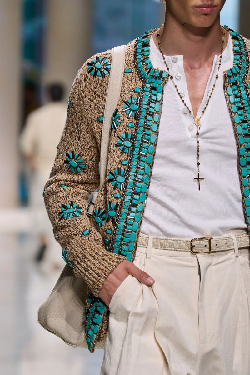 00128-dolce-and-gabbana-spring-2027-menswear-details-credit-gorunway.webp