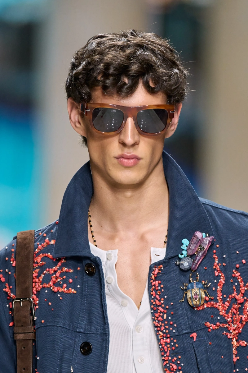 00206-dolce-and-gabbana-spring-2027-menswear-details-credit-gorunway.webp