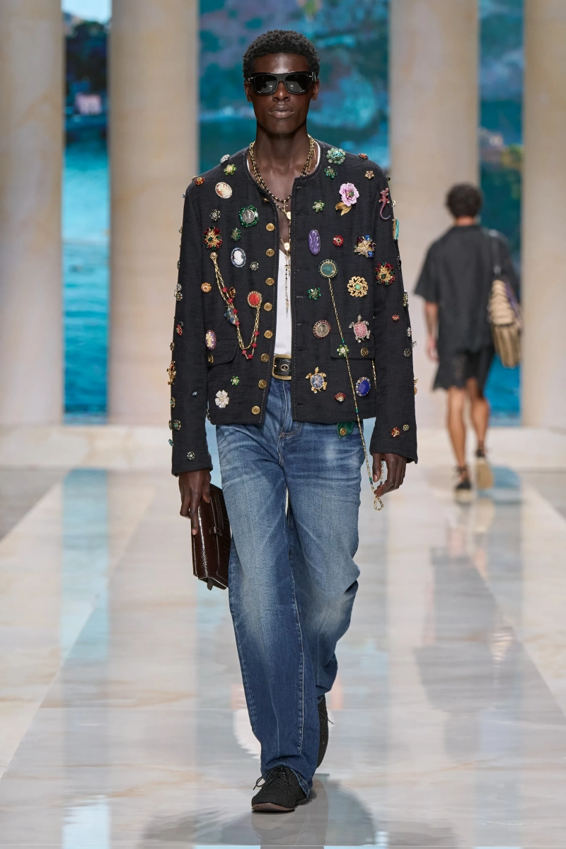 00008-dolce-and-gabbana-spring-2027-menswear-credit-gorunway.webp
