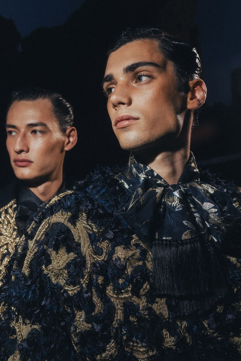Dolce-Gabbana-Alta-Sartoria-2026-Backstage-Runway-Magazine-3.jpg