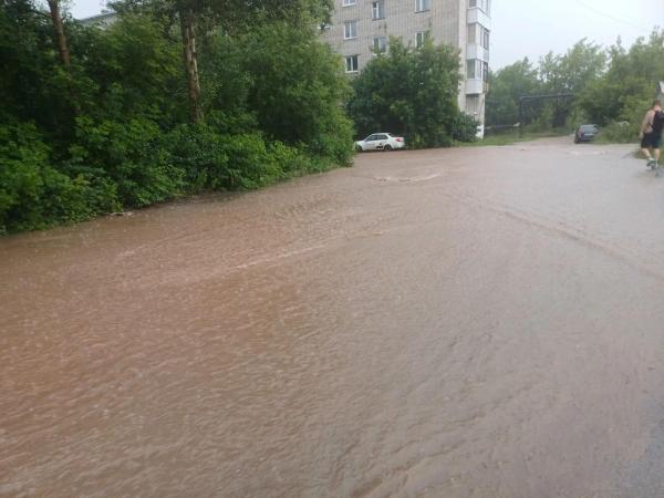 Сильные дожди затопили дороги и дома в Пермском округе 15 июля