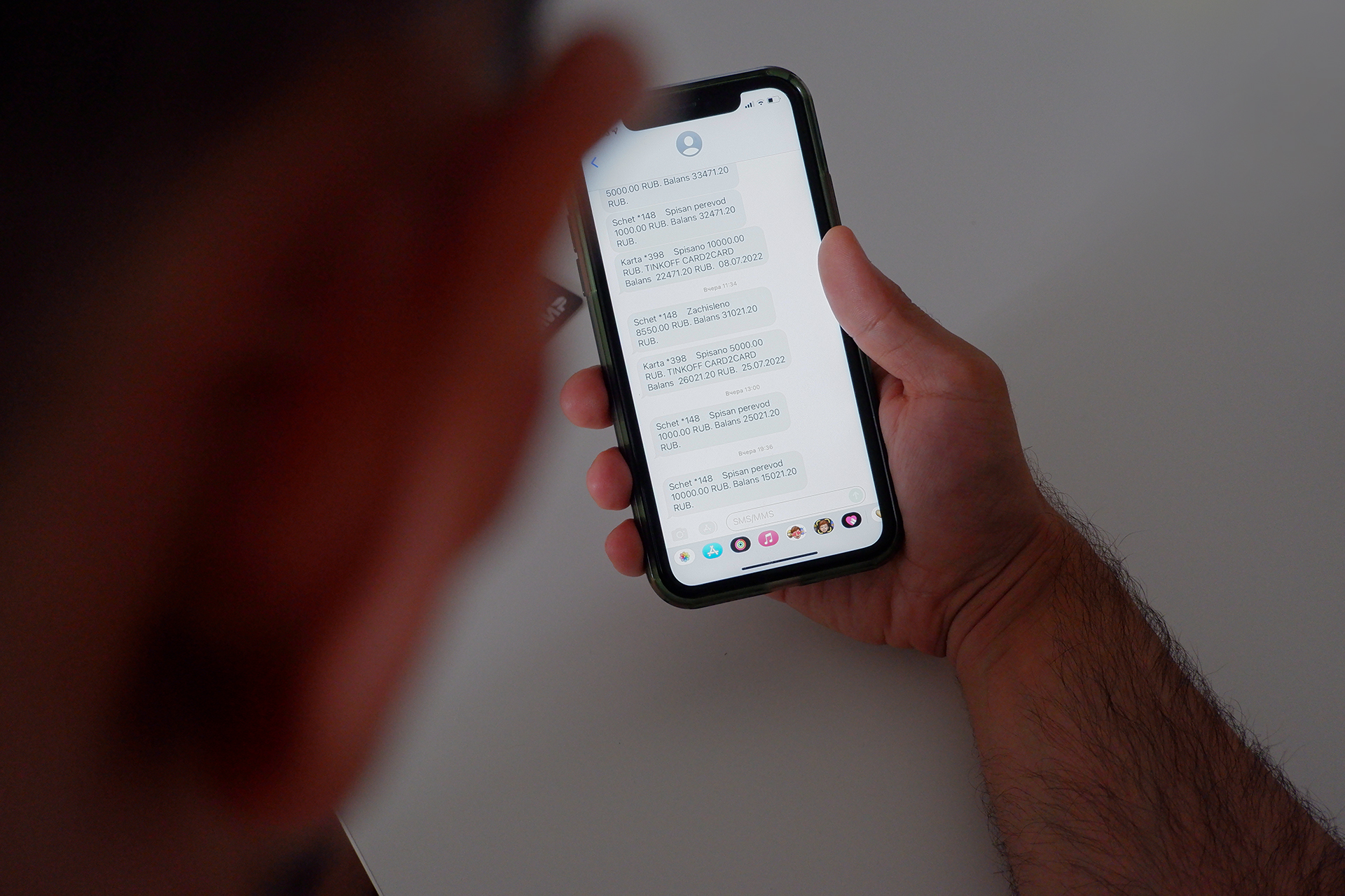 Мошенники создают фейковые Wi-Fi сети в кафе и ТЦ: как защитить свои данные