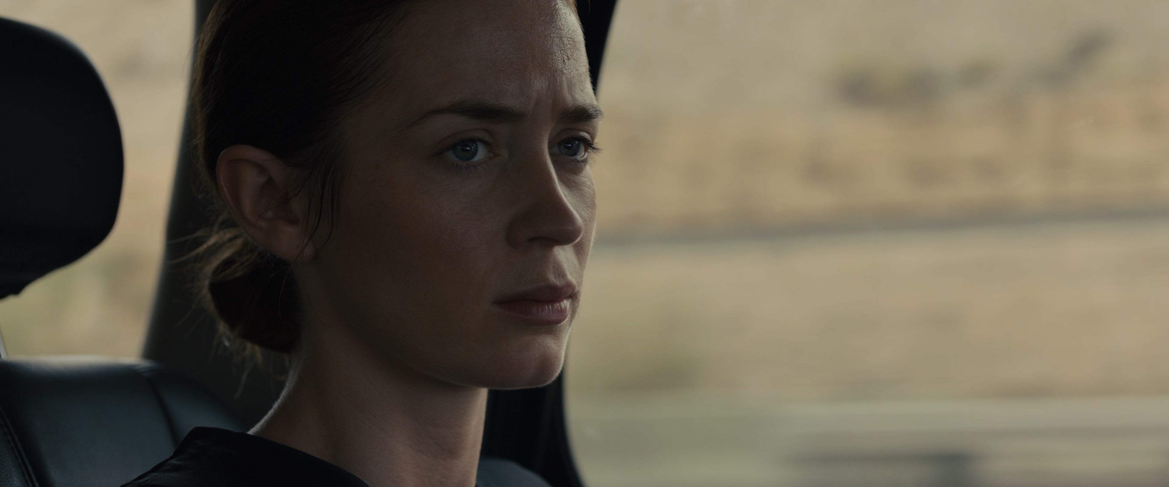 Sicario (2015) BDRip 2160p-NVENC 10 bit [HDR].mkv_snapshot_00.26.11.570.jpg