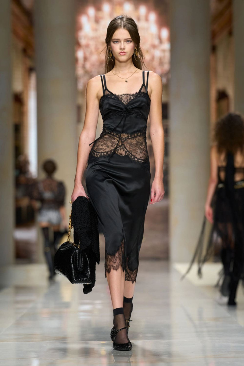 Dolce-Gabbana-Spring-Summer-2027-Runway-Magazine-29.jpg
