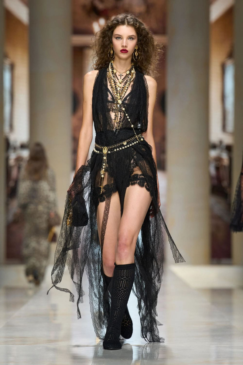 Dolce-Gabbana-Spring-Summer-2027-Runway-Magazine-27.jpg