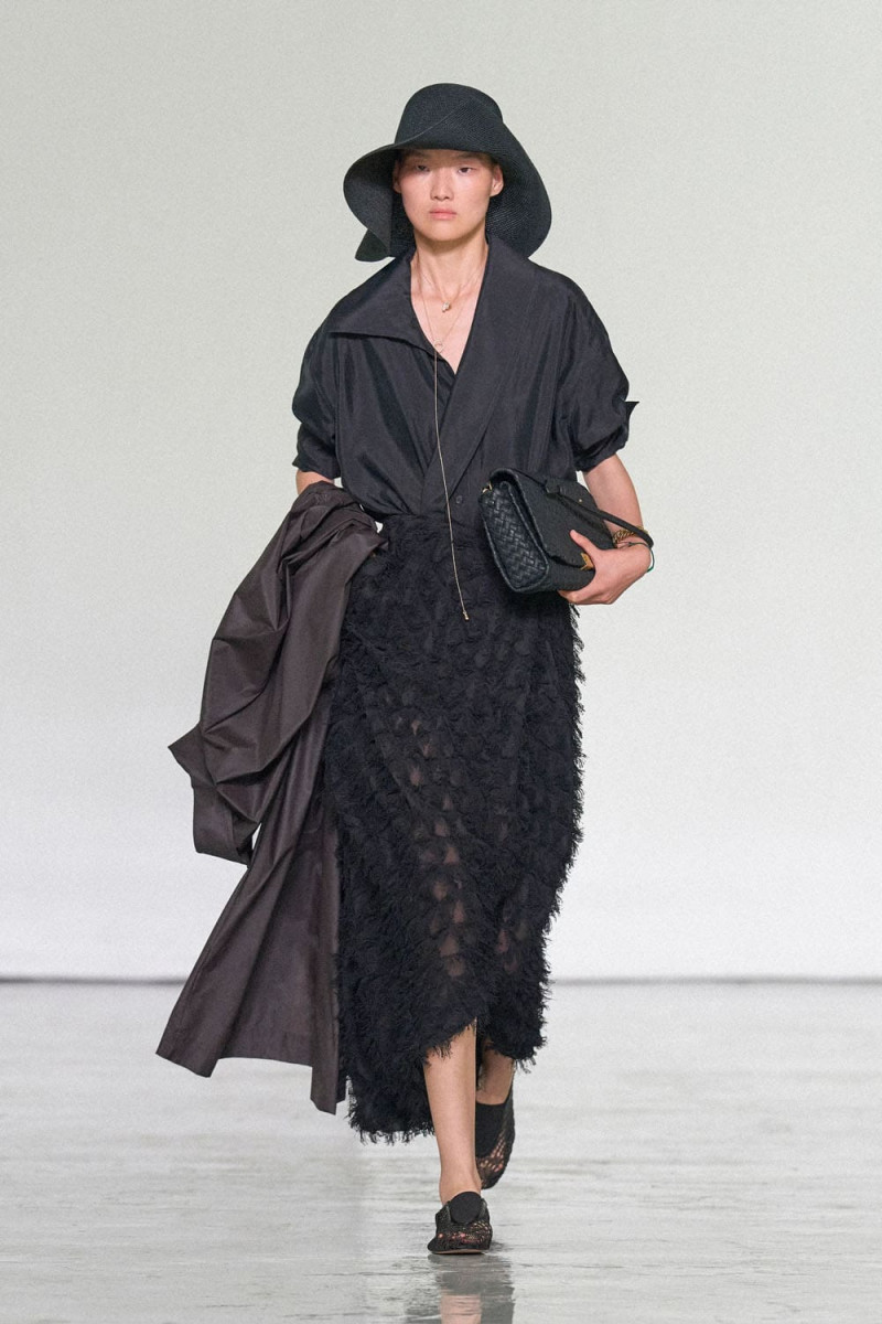 Bottega-Veneta-Spring-Summer-2027-Runway-Magazine-49.jpg